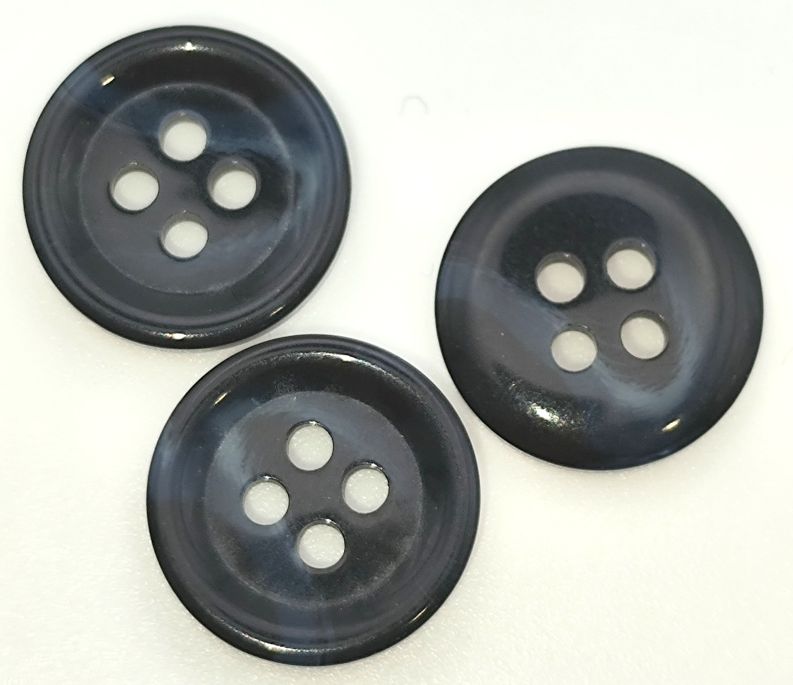 Bouton Noir marbré bleu 15mm