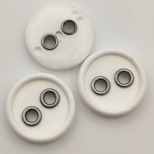 Bouton Blanc trou argenté 20mm