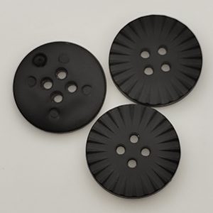 Bouton noir cotelé 18mm