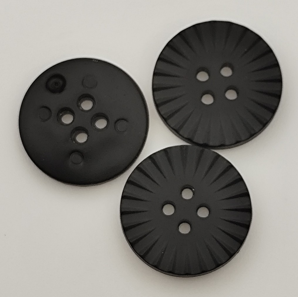 Bouton noir cotelé 18mm