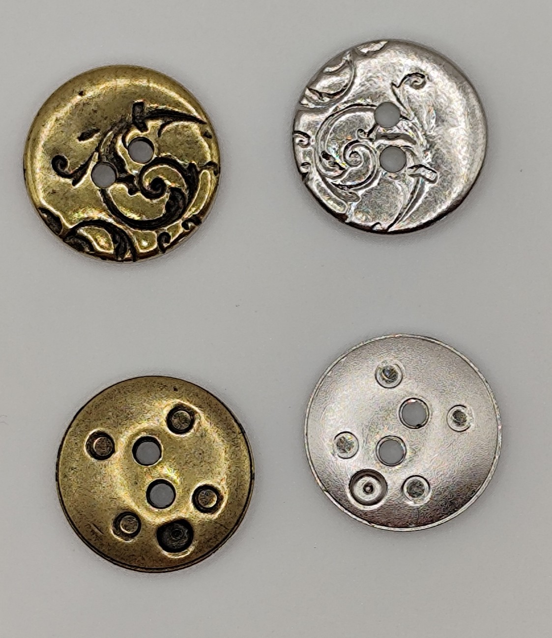 Bouton métal lierre