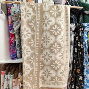 Echarpe epaisse : Fleur scandinave creme