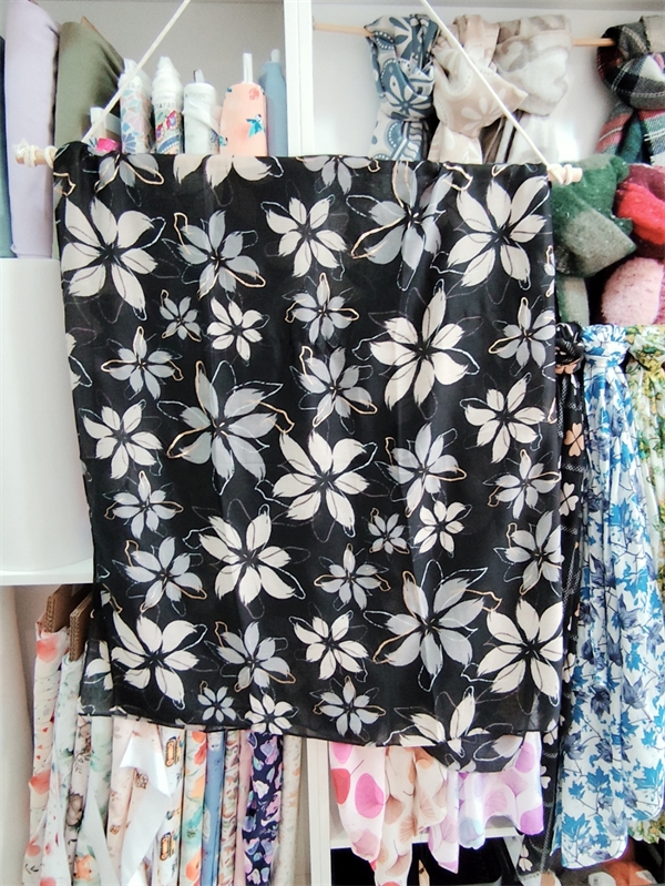 Echarpe fine : Fleurs Noires